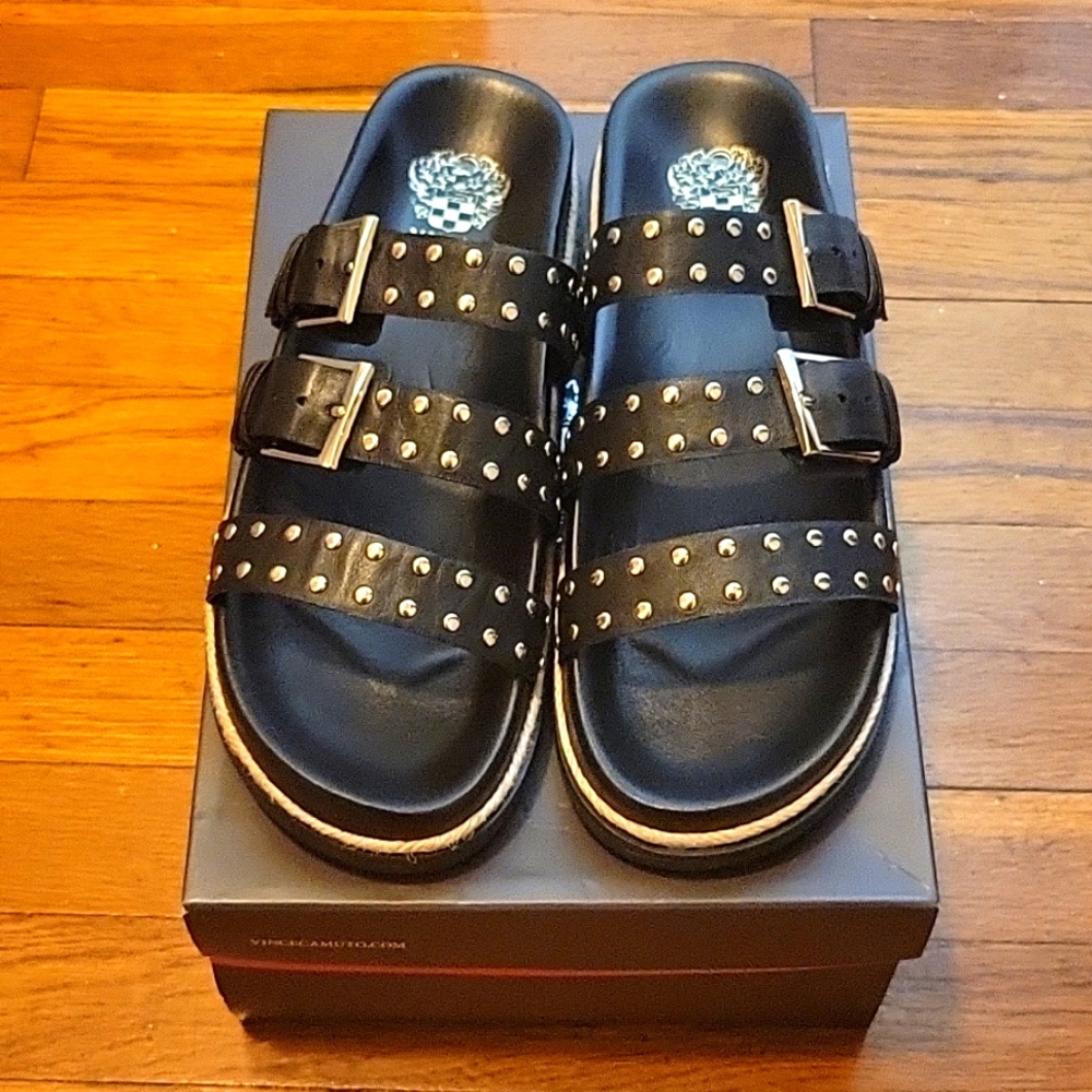 Vince Camuto Ciandra Sandal. Black and Gold. Women's Size 11